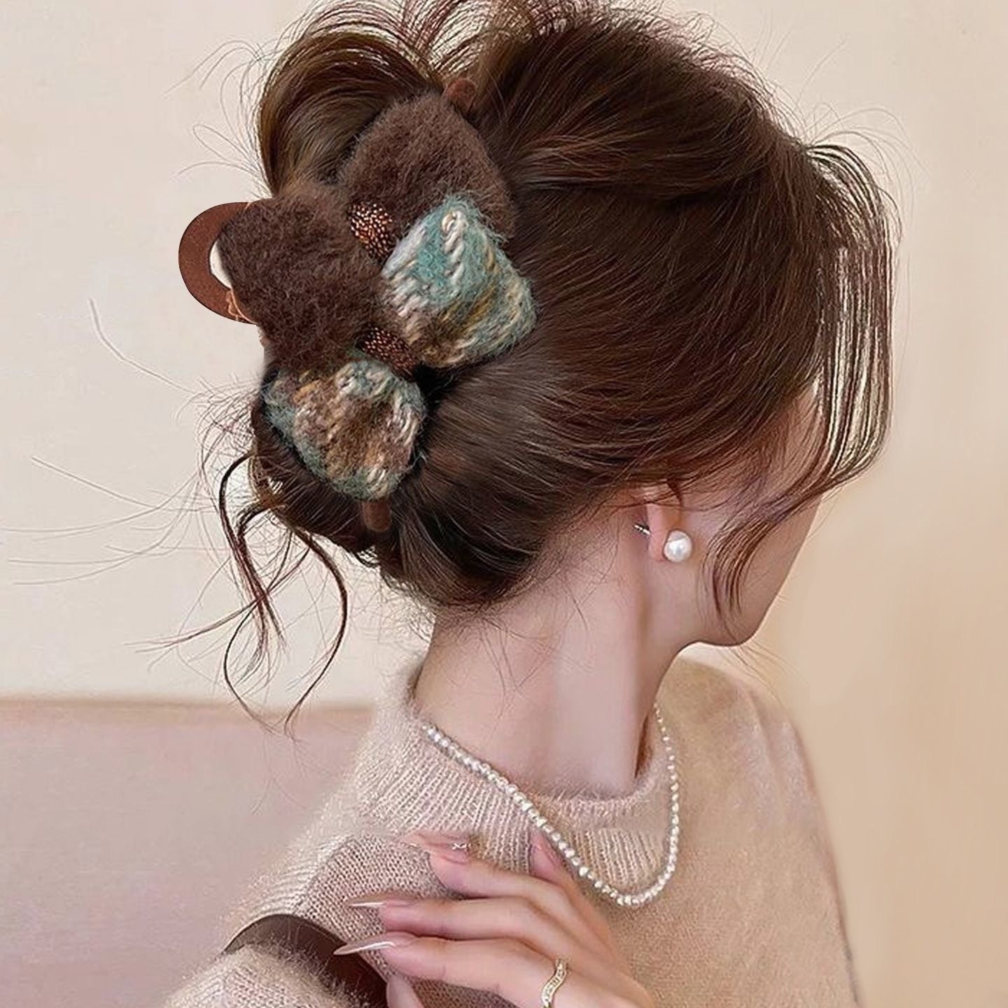 Fuzzy hair-pulling clips